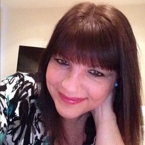 Meet your Posher, Laurie